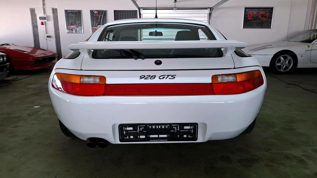 Porsche 928 GTS