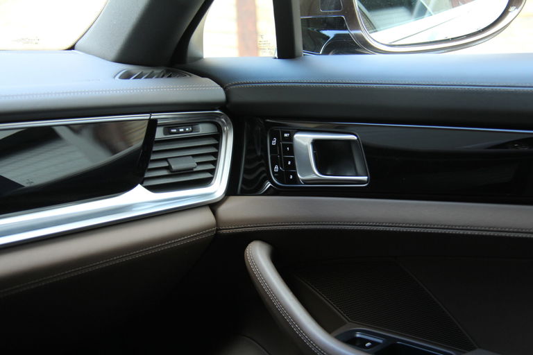 Porsche Panamera 4 E-Hybrid