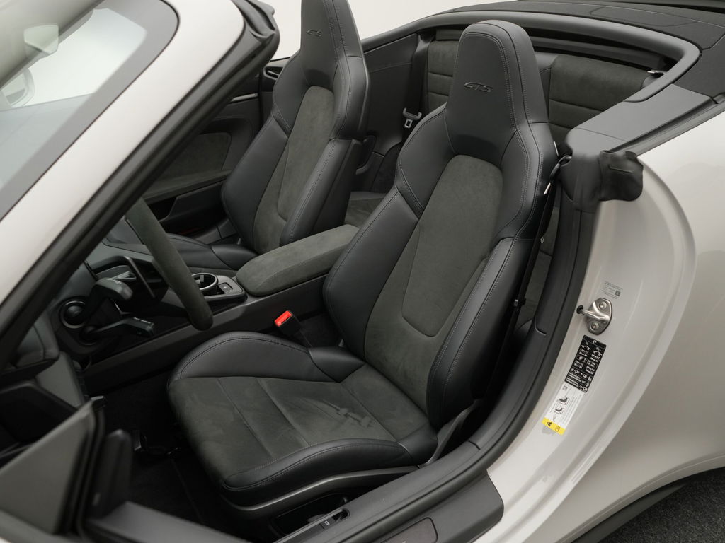 Porsche 992 Carrera GTS