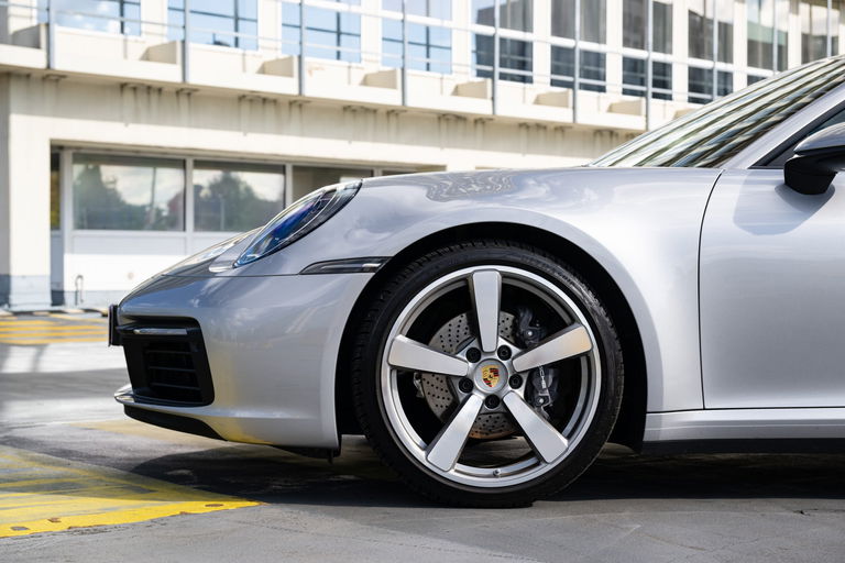 Porsche 992 Carrera 4