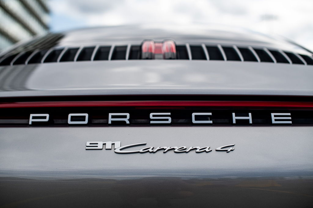 Porsche 992 Carrera 4