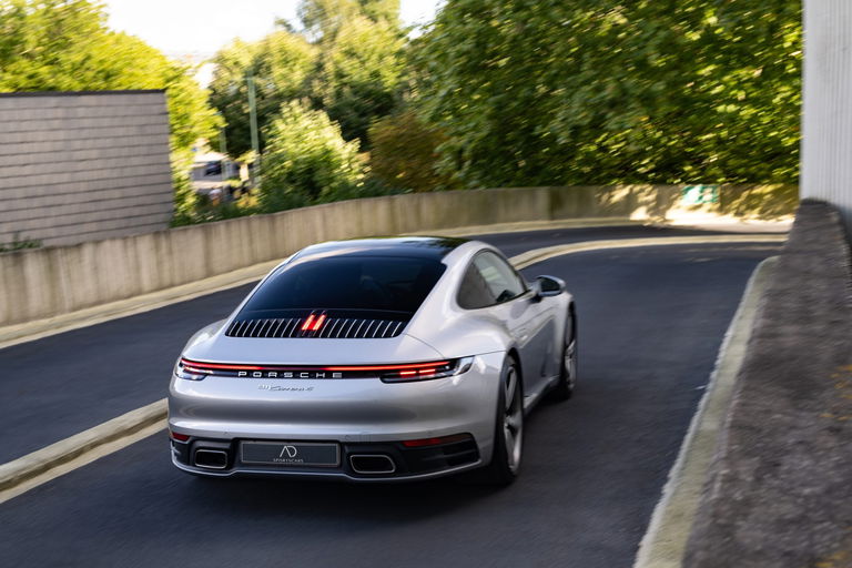Porsche 992 Carrera 4