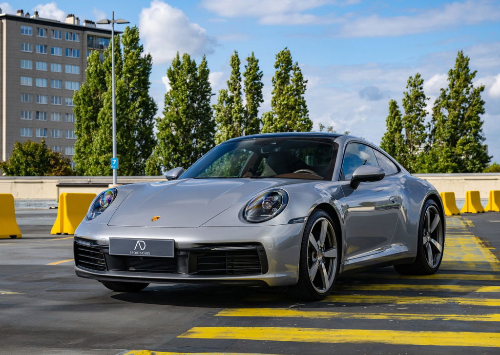 Porsche 992 Carrera 4