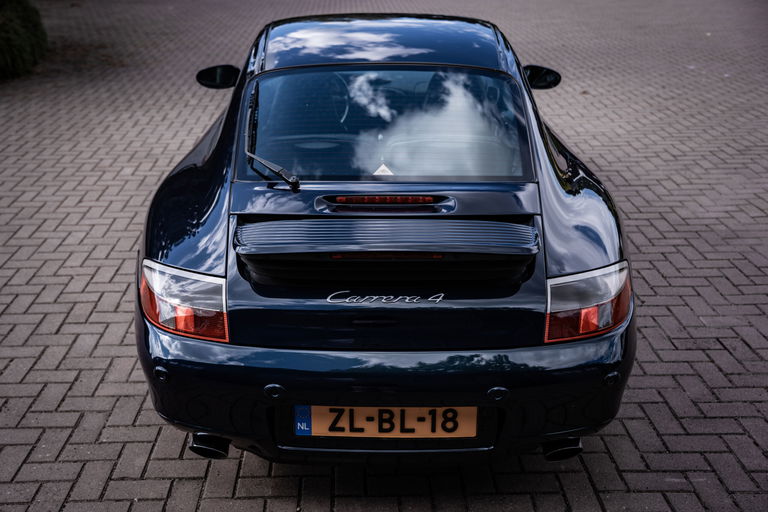 Porsche 996 Carrera 4