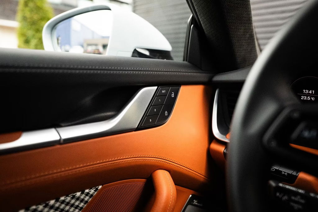 Porsche 992 Sport Classic