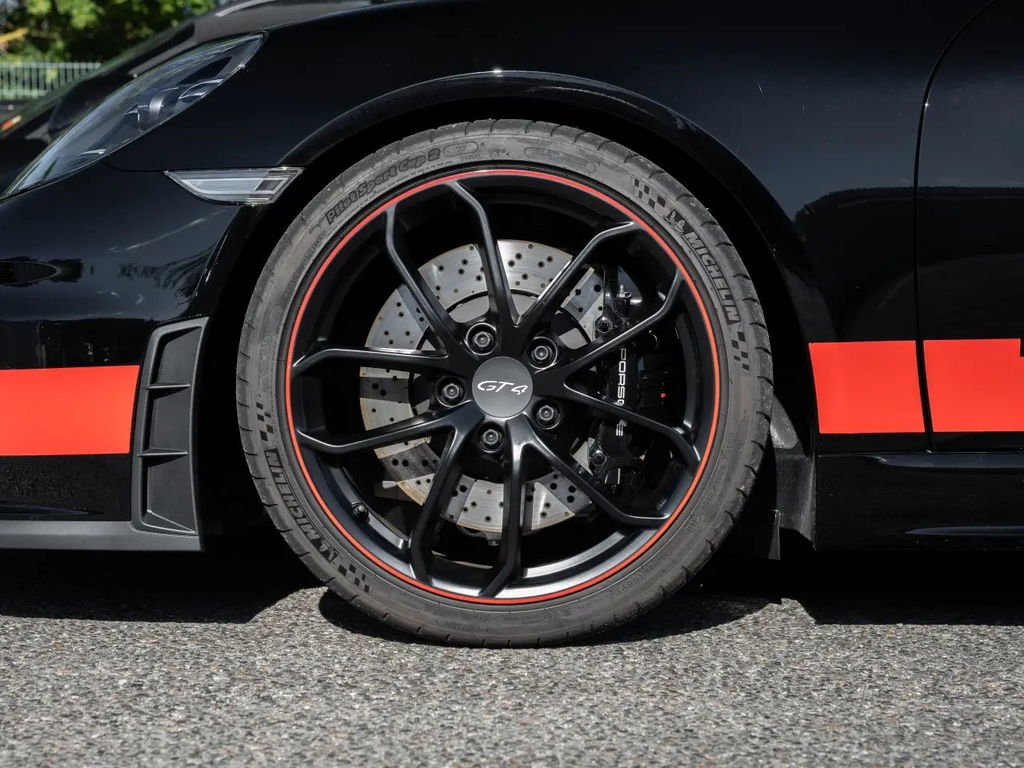 Porsche 718 Cayman GT4
