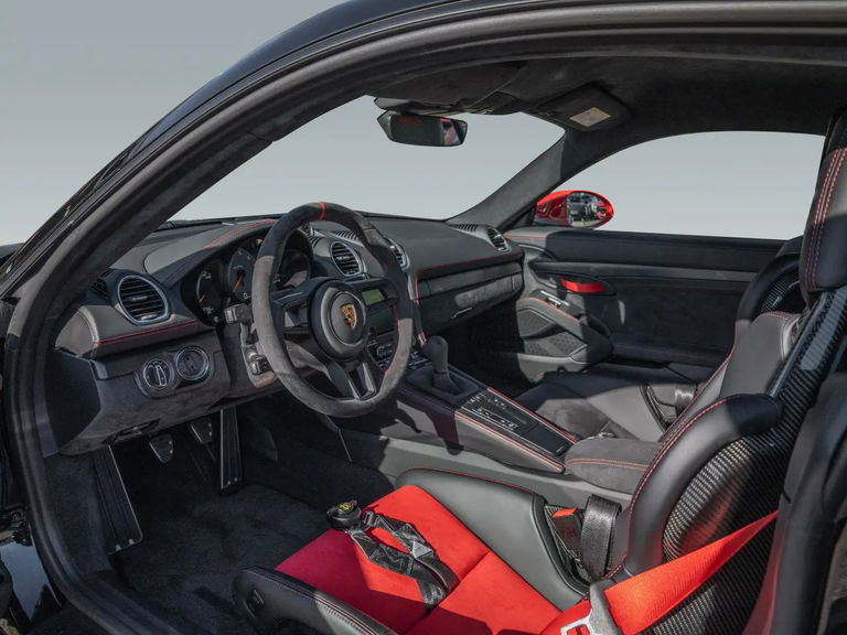 Porsche 718 Cayman GT4