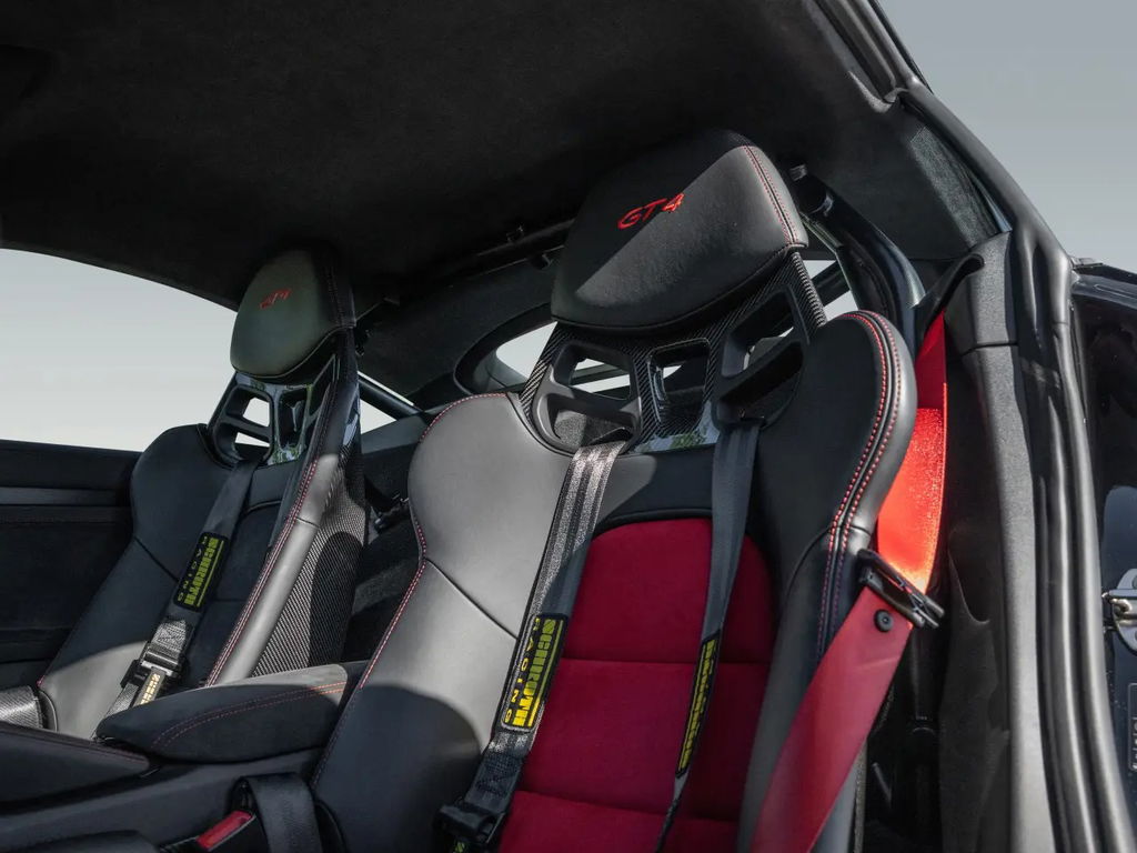 Porsche 718 Cayman GT4