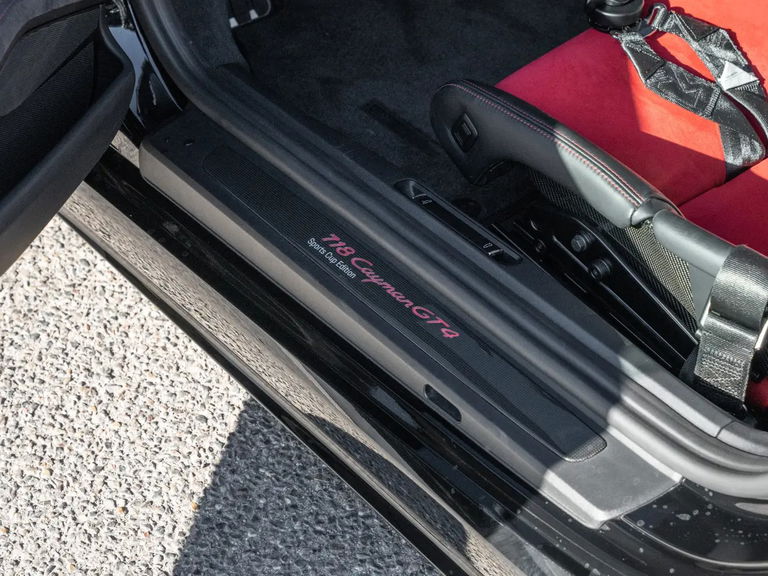 Porsche 718 Cayman GT4