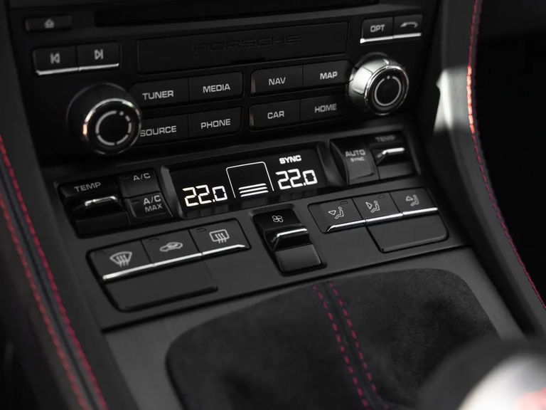 Porsche 718 Cayman GT4