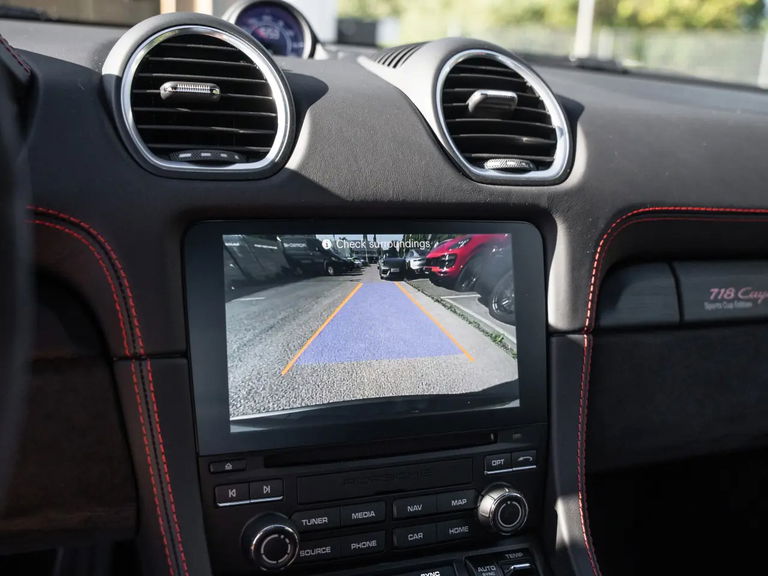 Porsche 718 Cayman GT4