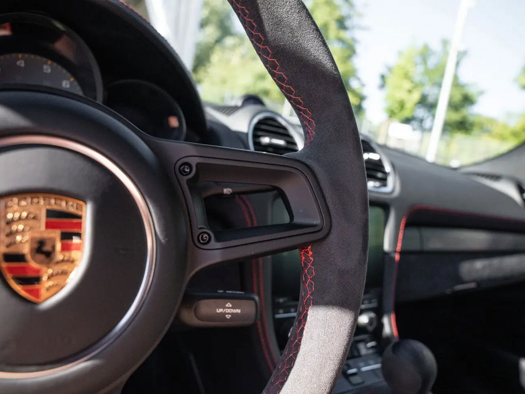 Porsche 718 Cayman GT4