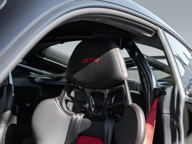 Porsche 718 Cayman GT4