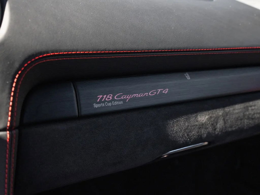 Porsche 718 Cayman GT4