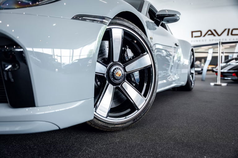 Porsche 992 Sport Classic