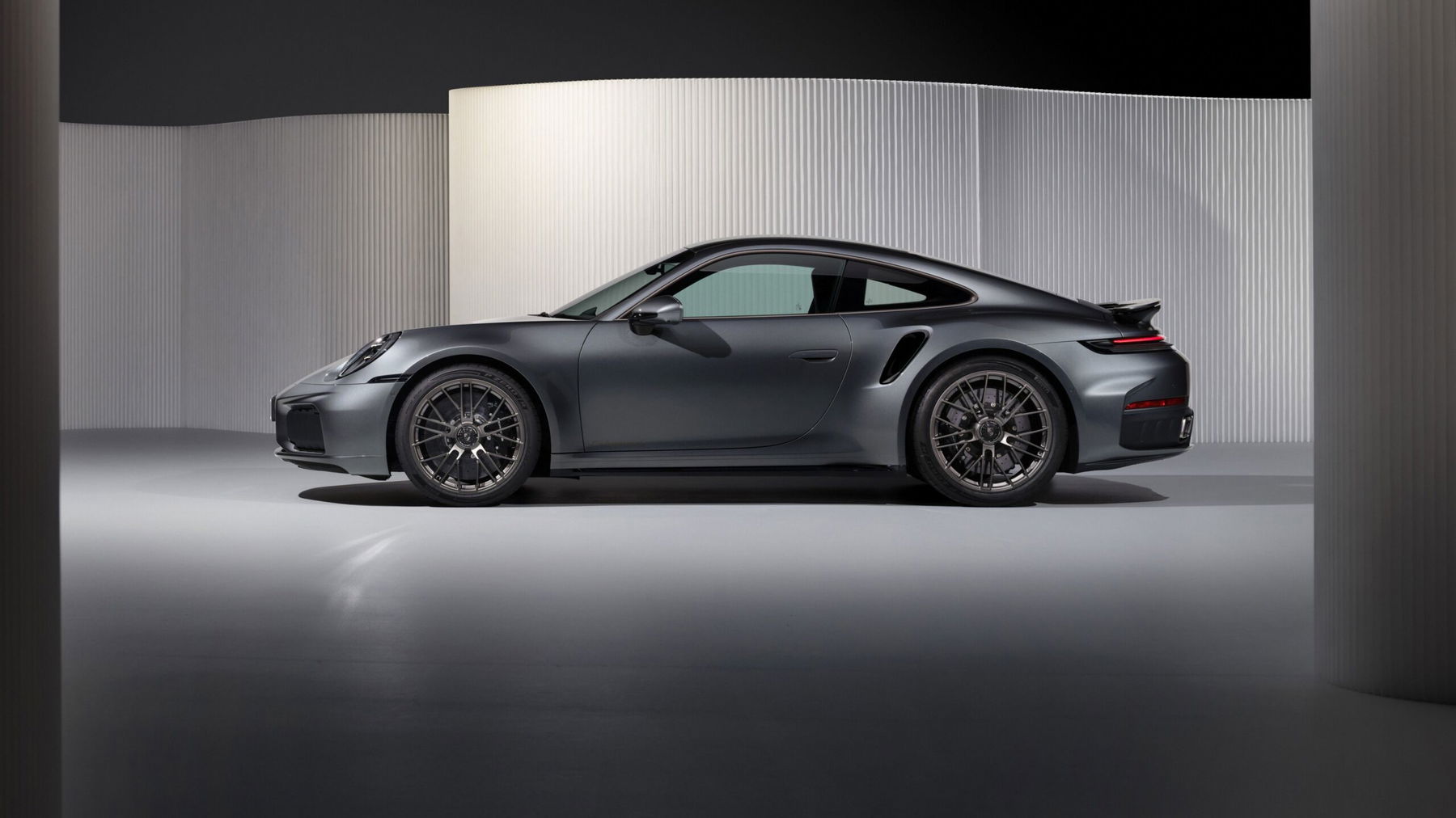 Porsche 992.2 Turbo S Coupe
Porsche 911 Turbo S (992.2) Coupe
Seitenansicht