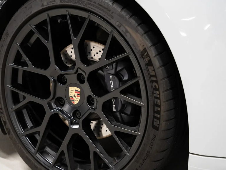 Porsche 992 Carrera 4