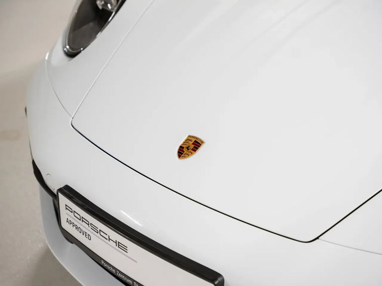 Porsche 992 Carrera 4