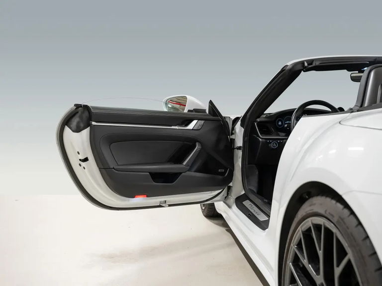 Porsche 992 Carrera 4