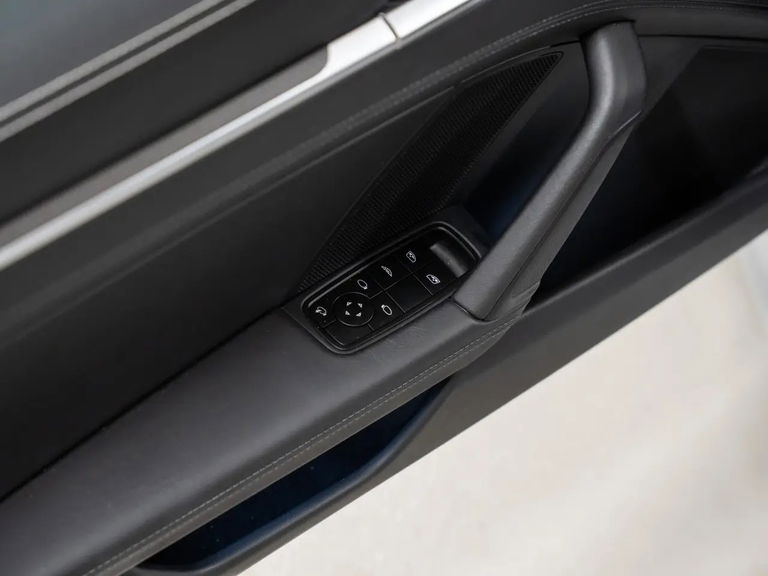 Porsche 992 Carrera 4