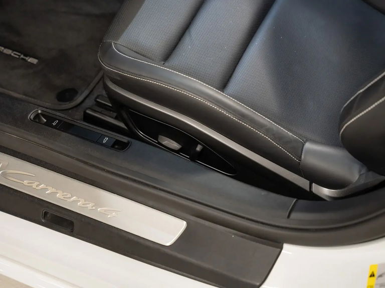 Porsche 992 Carrera 4