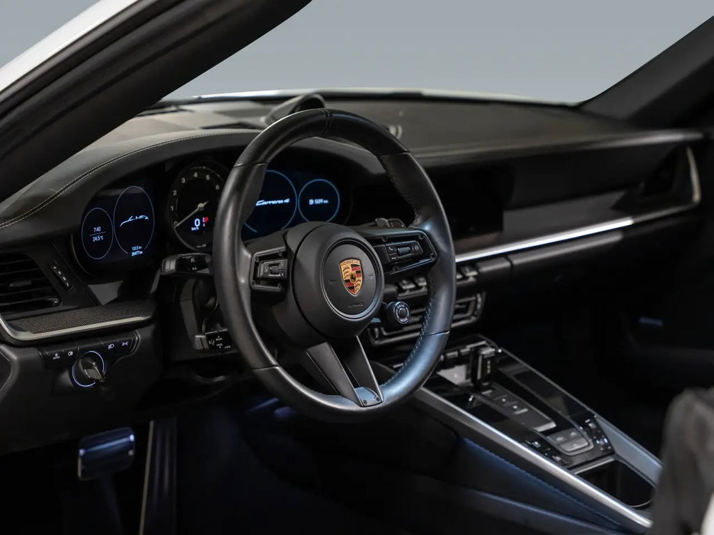 Porsche 992 Carrera 4