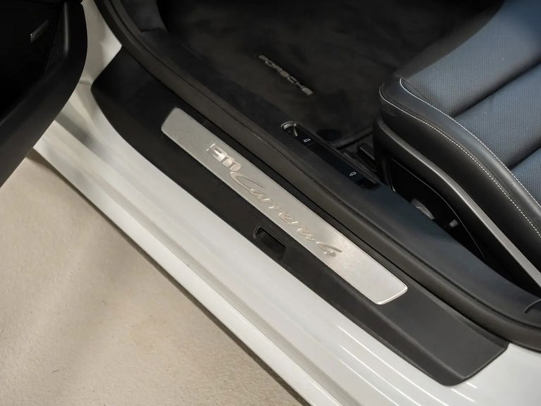 Porsche 992 Carrera 4