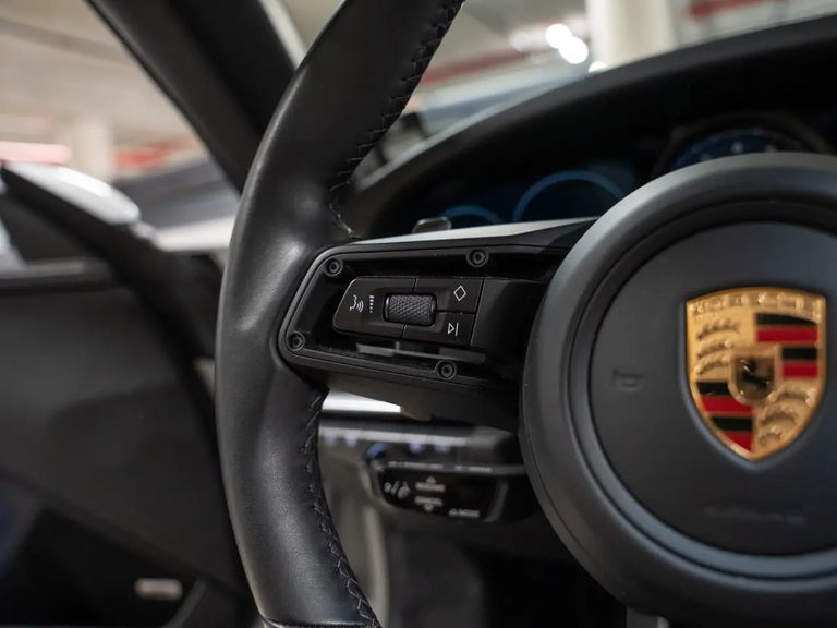 Porsche 992 Carrera 4