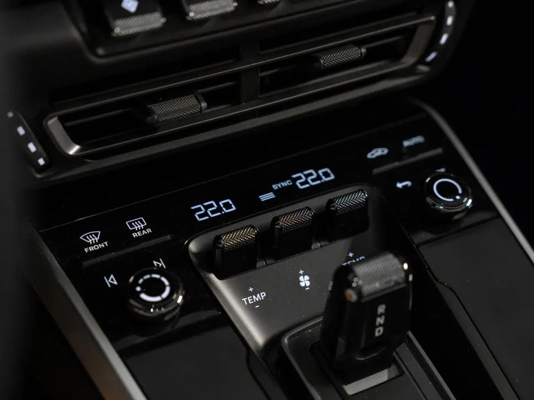 Porsche 992 Carrera 4