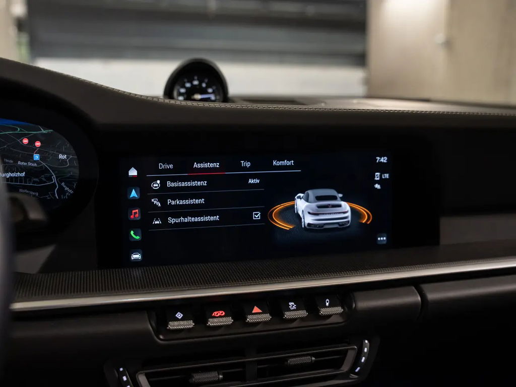 Porsche 992 Carrera 4