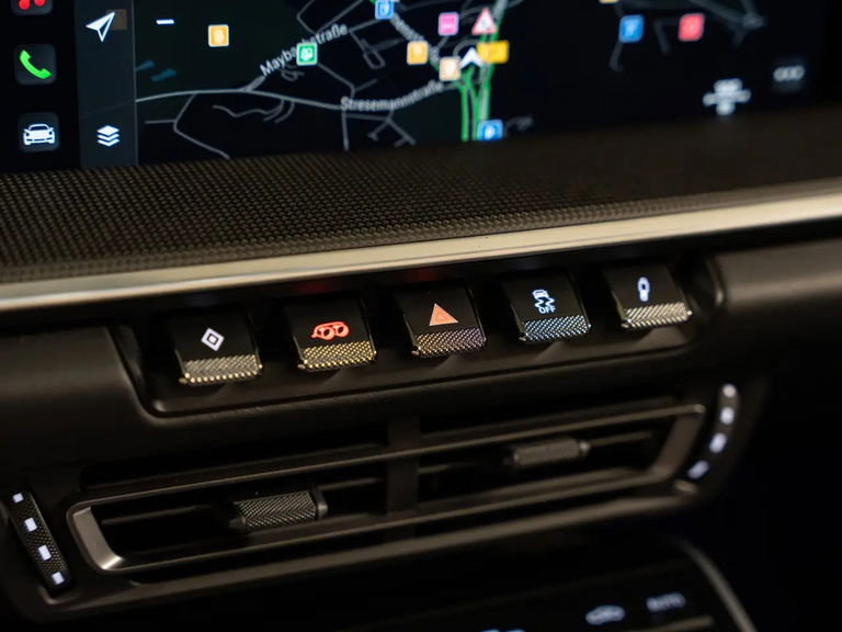 Porsche 992 Carrera 4