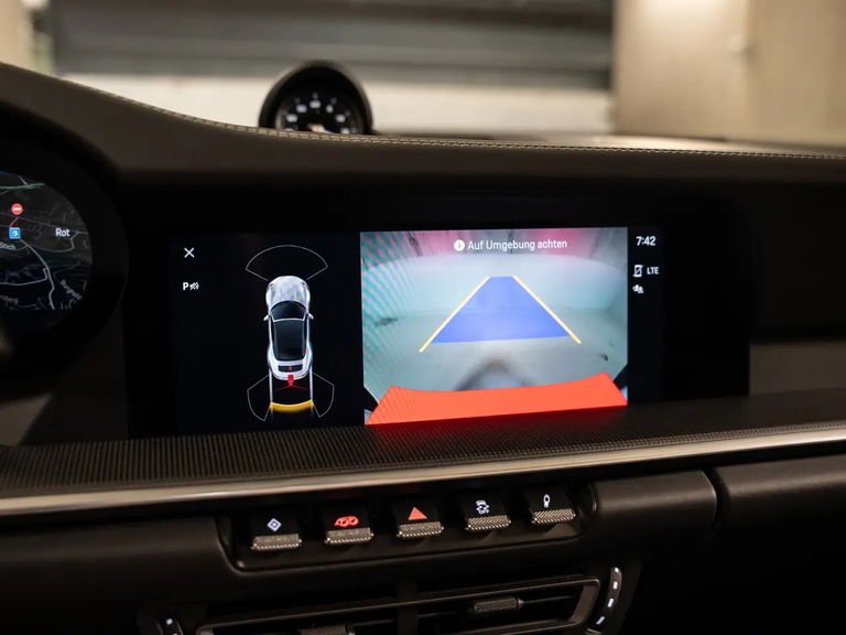 Porsche 992 Carrera 4