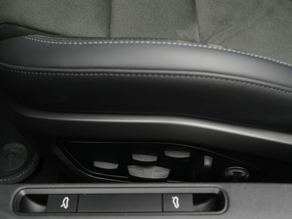 Porsche 992.2 Carrera 4 GTS