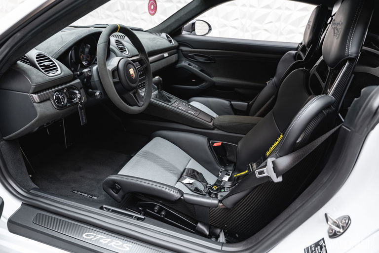 Porsche 718 Cayman GT4 RS