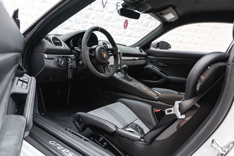 Porsche 718 Cayman GT4 RS