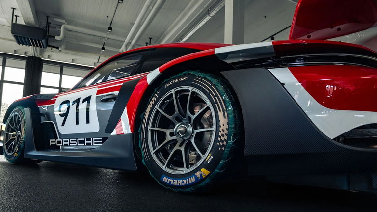 Porsche 911 GT3 R Rennsport