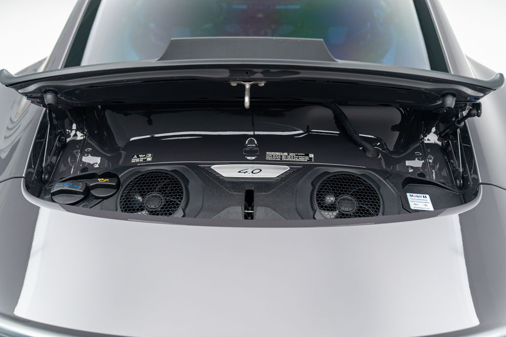 Porsche 992 GT3 Touring