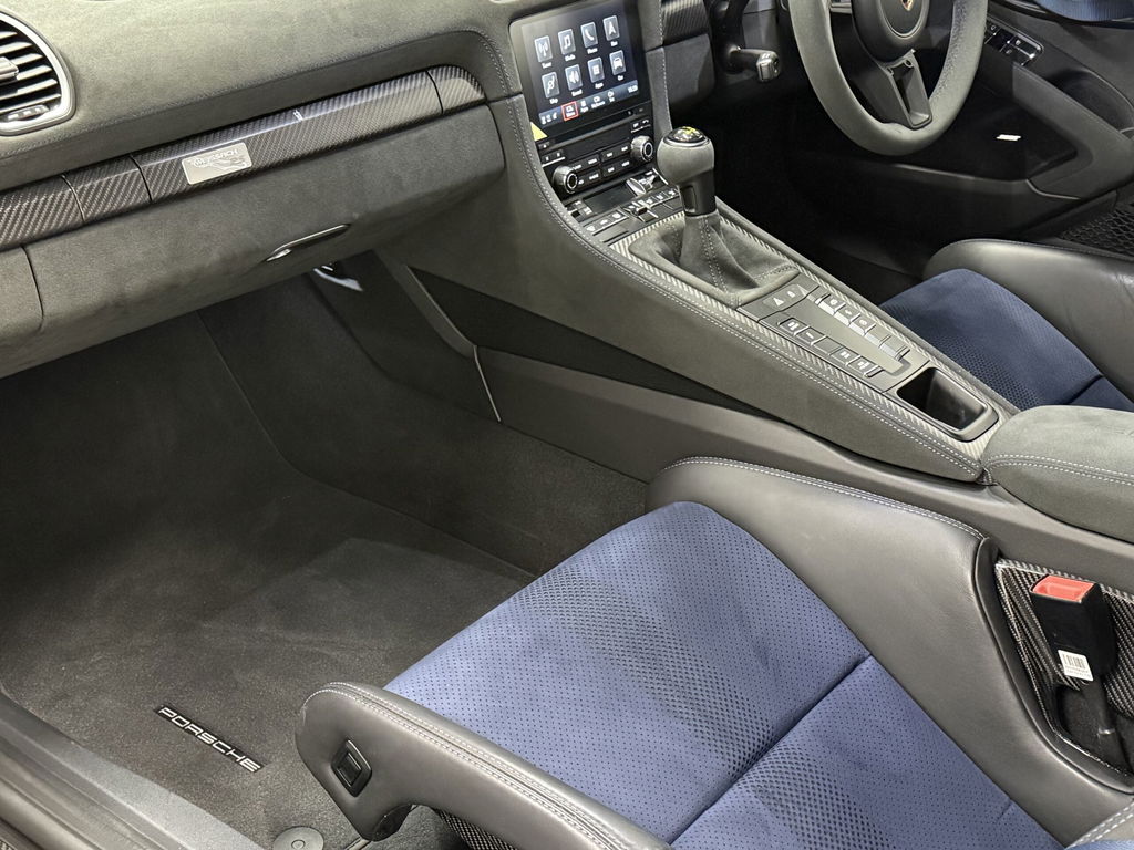 Porsche 718 Cayman GT4 RS