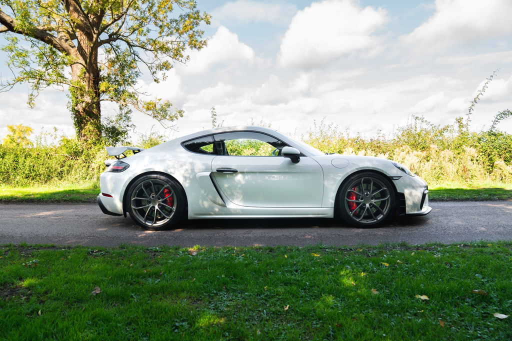 Porsche 718 Cayman GT4
