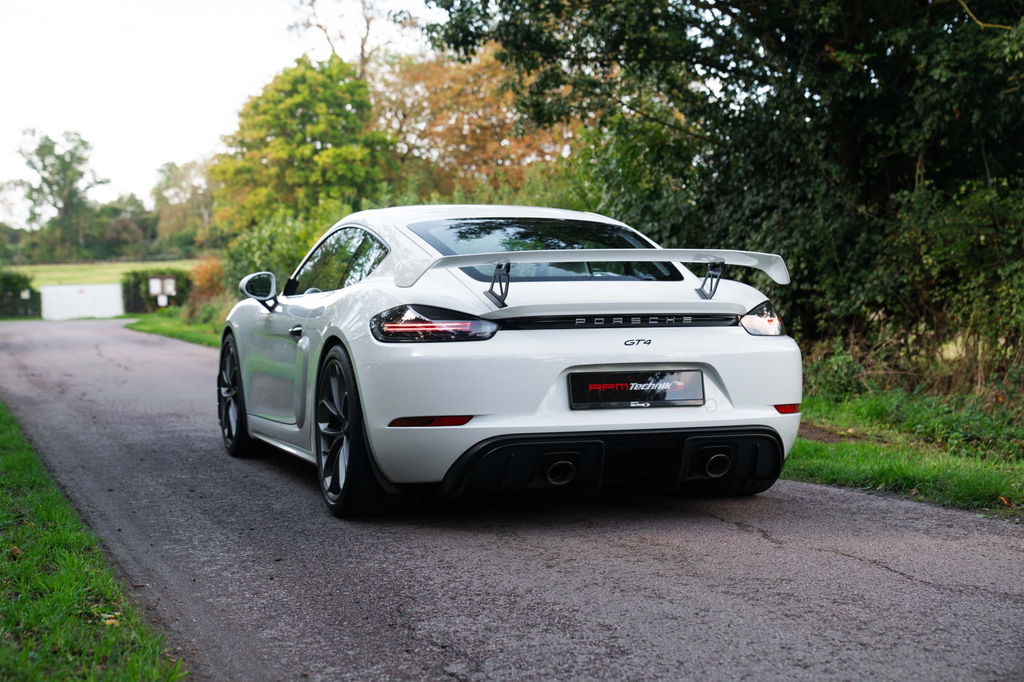Porsche 718 Cayman GT4