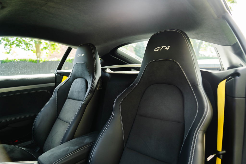 Porsche 718 Cayman GT4