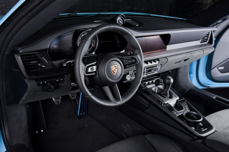 Porsche 992 Carrera GTS
