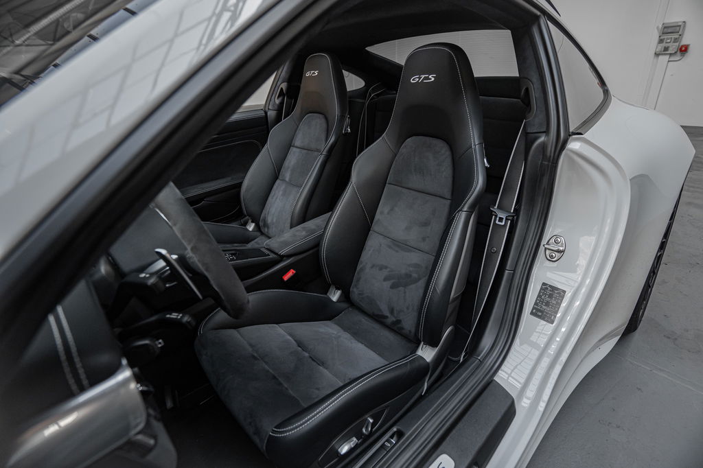 Porsche 991 Carrera GTS