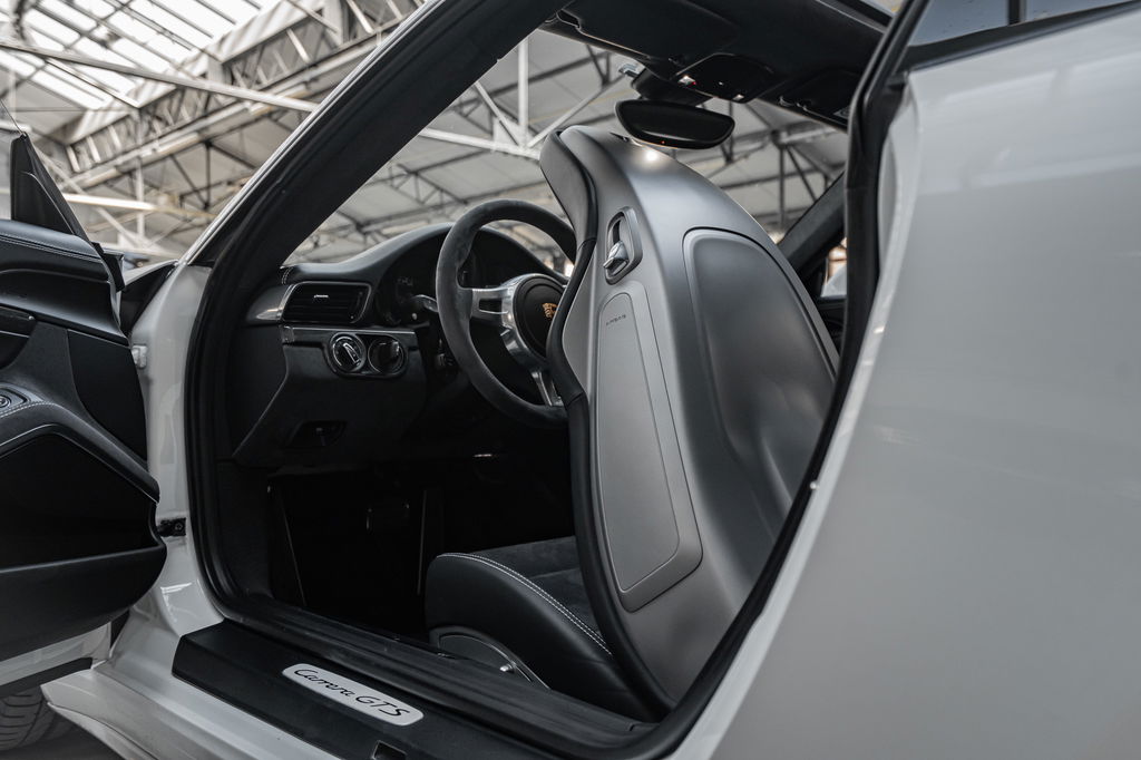 Porsche 991 Carrera GTS