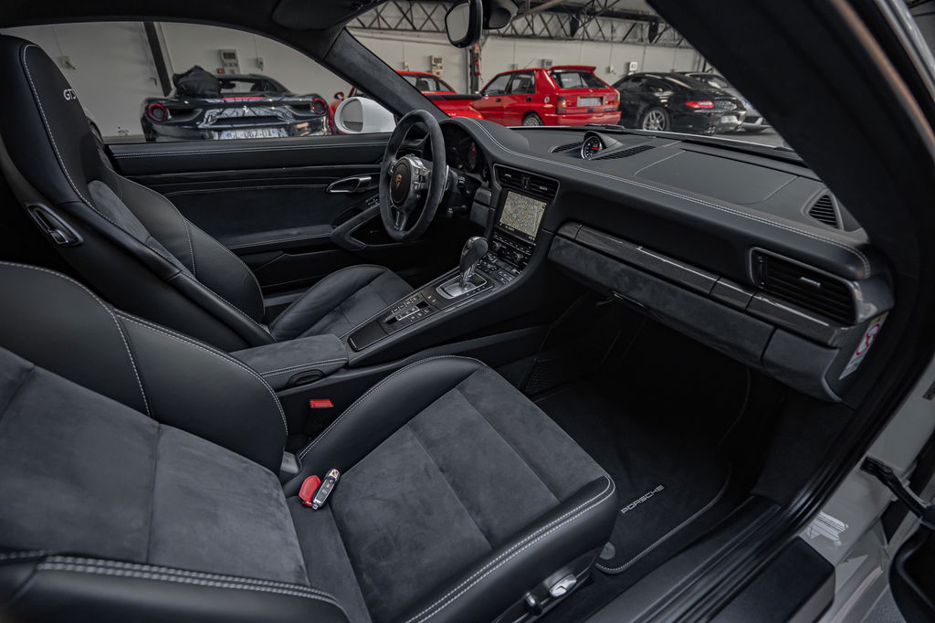 Porsche 991 Carrera GTS
