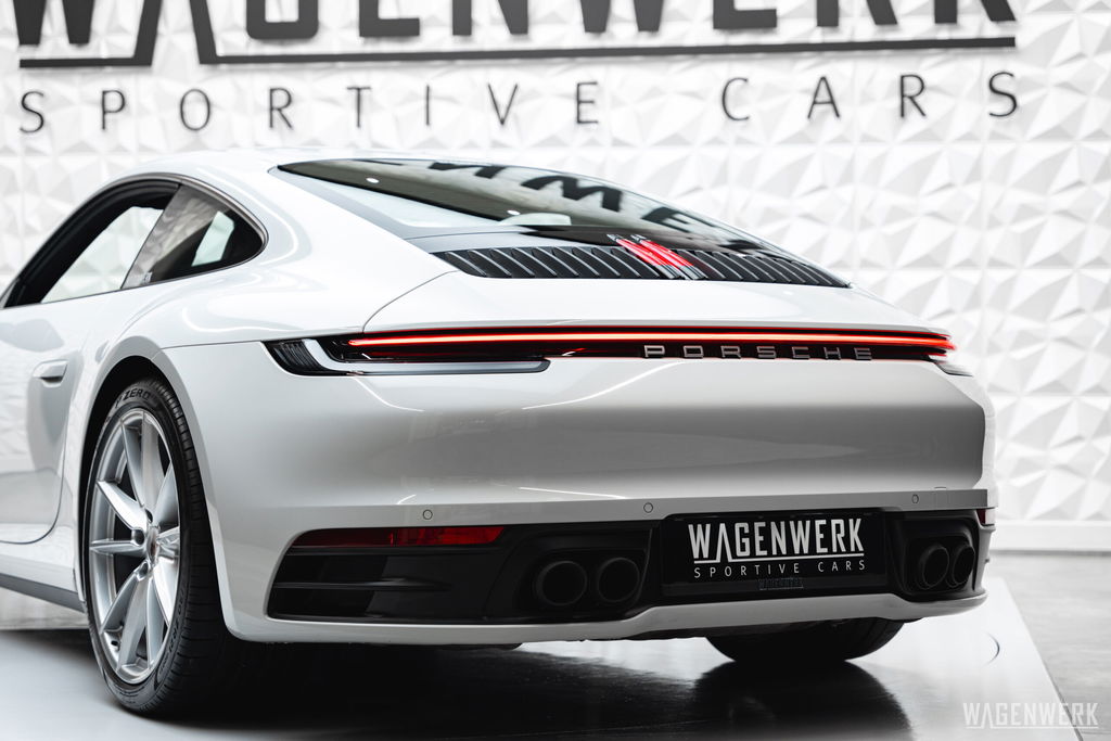 Porsche 992 Carrera