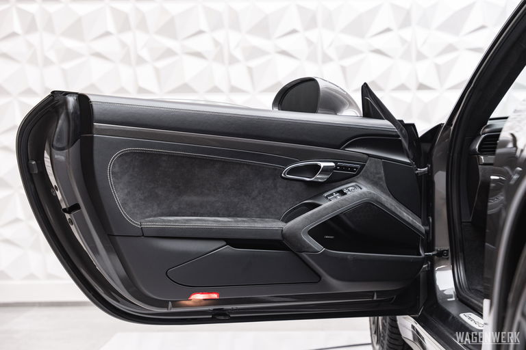 Porsche 991 Carrera 4 GTS