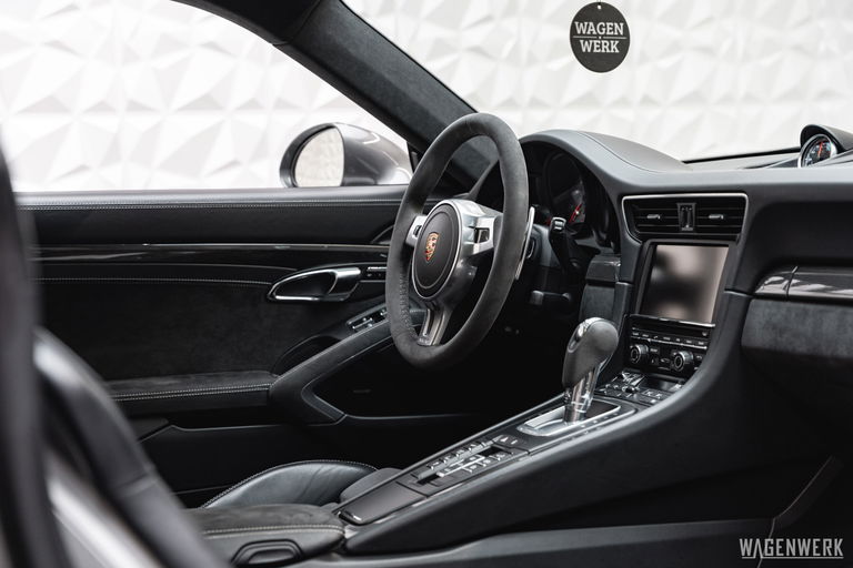 Porsche 991 Carrera 4 GTS