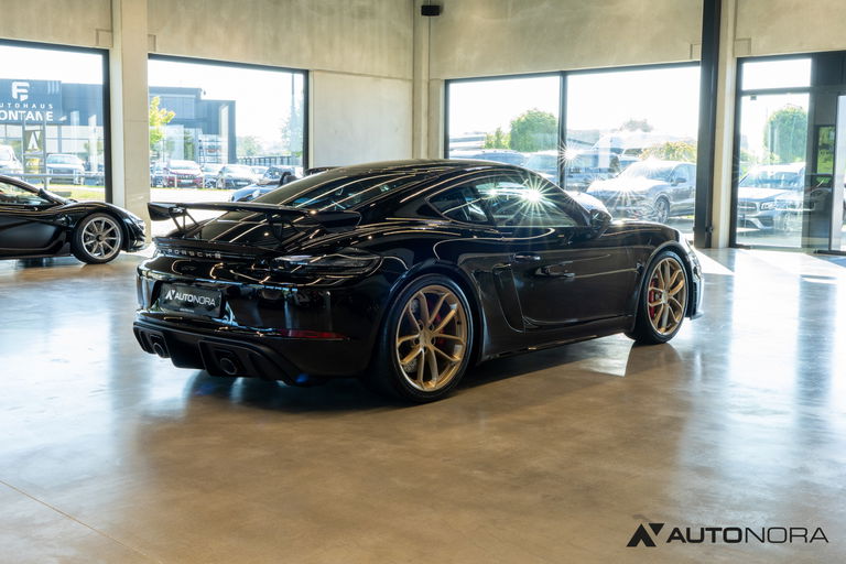 Porsche 718 Cayman GT4