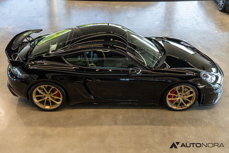 Porsche 718 Cayman GT4